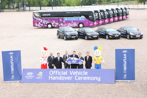 Hyundai unterstützt die Fußball-EM 2012 mit insgesamt 382 Fahrzeugen.