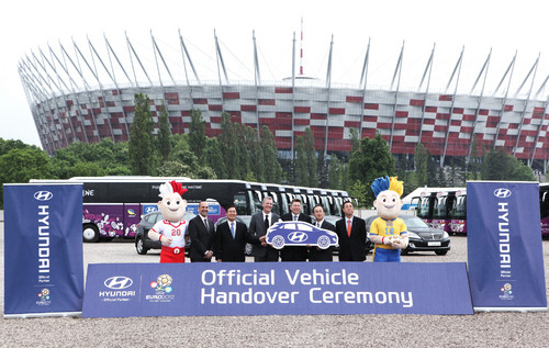 Hyundai unterstützt die Fußball-EM 2012 mit insgesamt 382 Fahrzeugen.