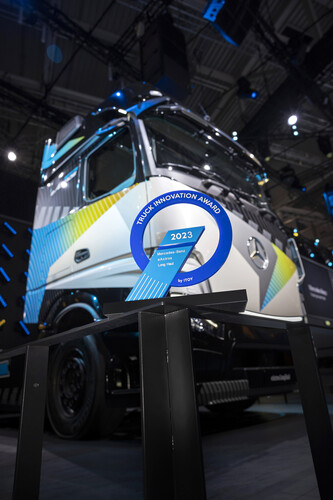 IAA Transportation 2022: Der Mercedes-Benz e-Actros Long Haul wurde mit dem „2023 Truck Innovation Award“ ausgezeichnet.