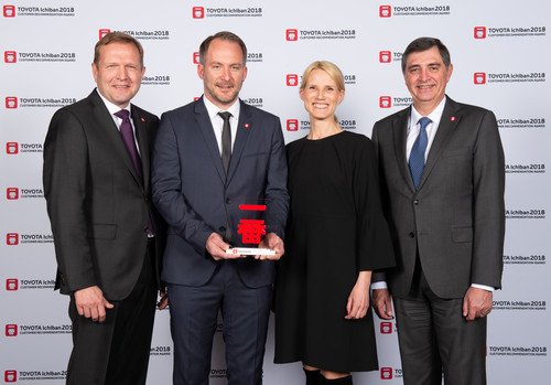 „Ichiban 2018“ (von links): Toyota-Deutschlandchef Alain Uyttenhoven, Timo und Ulla Szabo sowie Europapräsident Dr. Johan van Zyl.