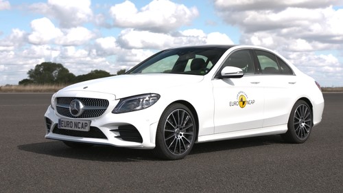Im Euro-NCAP-Autobahnassistent-Test: Mercedes-Benz C-Klasse.