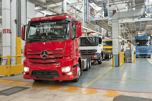 Im Mercedes-Benz-Werk Wörth ist die Serienfertigung des Antos angelaufen.