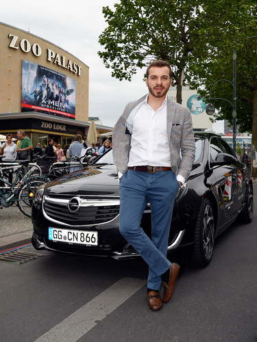 Im Opel Insignia zur Preisverleihung des Deutschen Schauspielpreises:  Edin Hasanovic 