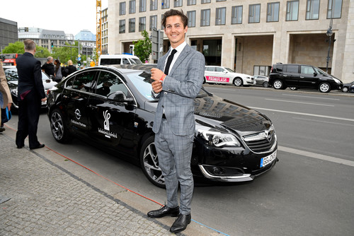 Im Opel Insignia zur Preisverleihung des Deutschen Schauspielpreises: Tim Oliver Schultz.