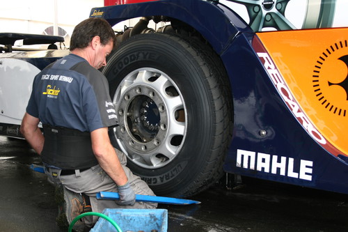 Im Rahmen des ADAC-Truck-Grand-Prix am Nürburgring stellte Goodyear den Winterreifen Ultra Grip Max vor und montierte ihn zu diesem Zweck am MAN-Racetruck von Ellen Lohr.
