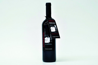 In Gedenken an den Rennfahrer Umberto Maglioli bietet der Museumsshop den sizilianischen Rotwein „Nero d’Avola“ von 2006 an. 