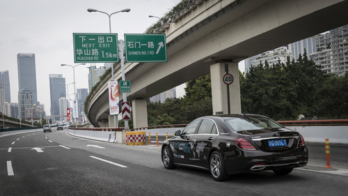 „Intelligent World Drive“: Mercedes-Benz testet in Shanghai mit einem S-Klasse-Erprobungsfahrzeug automatisierte Fahrfunktionen.