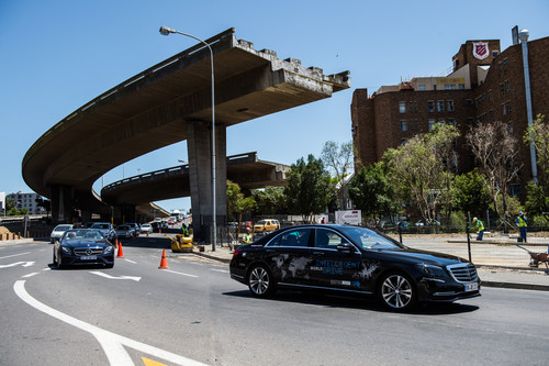 „Intelligent World Drive“: Mercedes-Benz testet in Südafrika mit einem S-Klasse-Erprobungsfahrzeug automatisiertes Fahren.
