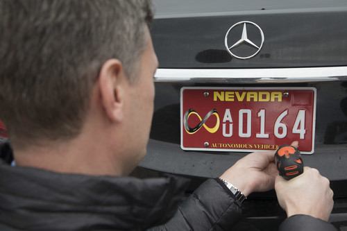 „Intelligent World Drive“: Mercedes-Benz testete in den USA mit einem S-Klasse-Erprobungsfahrzeug automatisiertes Fahren.