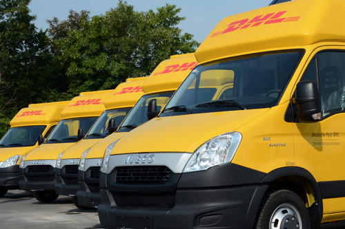 Iveco liefert 28 Daily Electric 50 C Electric an Deutsche Post DHL