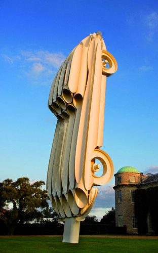Jaguar beim Festival of Speed in Goodwood: 28 Meter hohe E-Type-Skulptur aus Stahl.