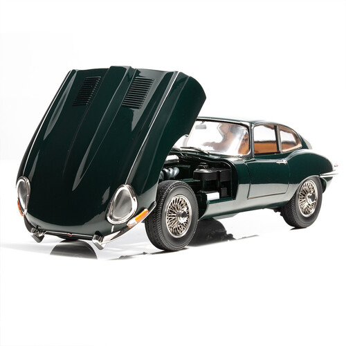 Jaguar E-Type 60th Anniversary Collection: Modell im Maßstab 1:18.