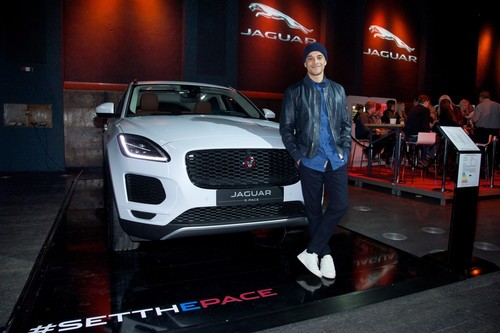 Jaguar feiert den E-Pace: Schauspieler und Markenbotschafter Kostja Ullman.