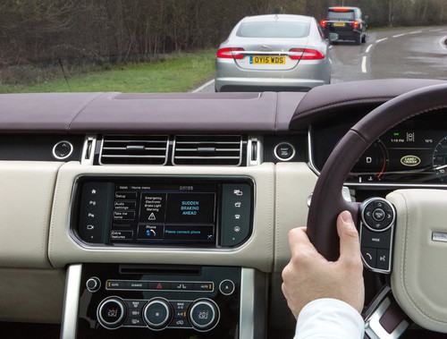 Jaguar Land Rover beteiligt sich in Großbritannien an einem Projekt zur Erprobung vernetzter Fahrzeuge im öffentlichen Straßenverkehr.