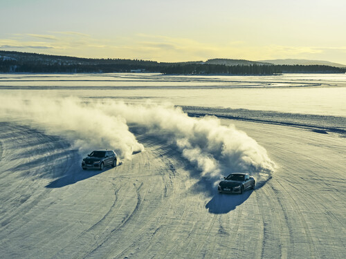 „Jaguar Land Rover Ice Academy“.