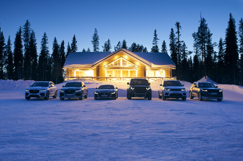 „Jaguar Land Rover Ice Academy“.