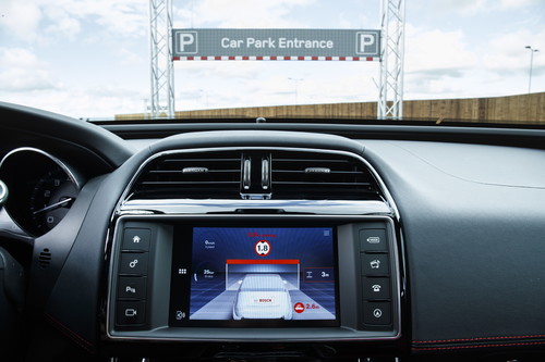 Jaguar Land Rover testet Technologie für vernetzte und autonome Fahrzeuge unter realen Bedingungen.