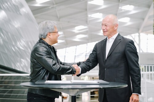 Jaguar Land Rover und Nvidia haben eine mehrjährige strategische Partnerschaft vereinbart: Die beiden Unternehmenschefs Thierry Bolloré (rechts) und Jensen Huang.