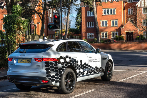 Jaguar testet autonom fahrende Autos im öffentlichen Straßenverkehr von Coventry.