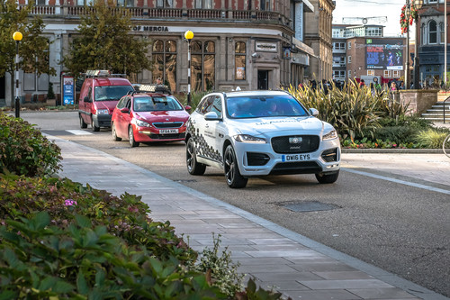 Jaguar testet autonom fahrende Autos im öffentlichen Straßenverkehr von Coventry.