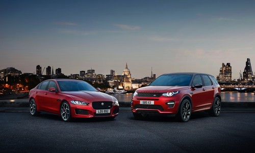 Jaguar XE und Land Rover Discovery (r.).