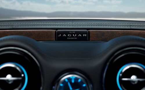 Jaguar XJ50.