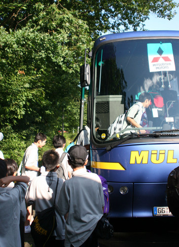 Japanische Kinder aus Fukushima starten Ihre Tour durch Deutschland.