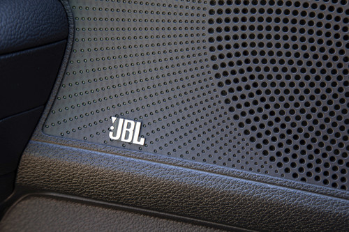 JBL-Lautsprechereinbau.
