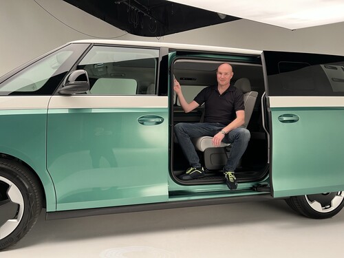 Jens Meiners im VW ID Buzz LWB.