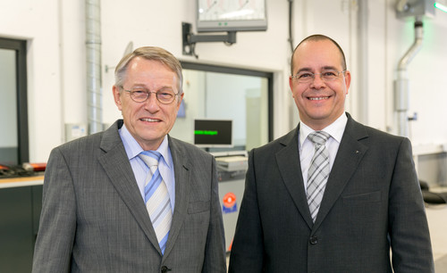Jörg Ahlgrimm (links) geht Ende Januar in den Ruhestand. Sein Nachfolger Jens König (rechts) leitet in Personalunion auch die Dekra-Unfallforschung.