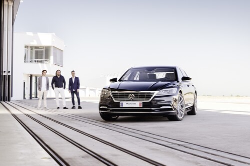 Jozef Kaban (Leiter Volkswagen Design), Marco Pavone (Leiter Exterieur Design) und Tomasz Bachorski (Leiter Interieur Design) haben den Phaeton D2 entworfen.