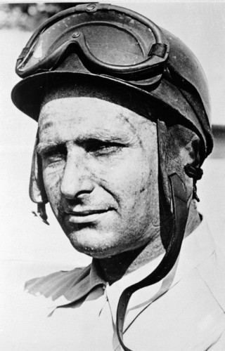 Juan Manuel Fangio (1911 - 1995).