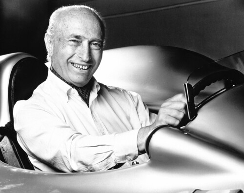 Juan Manuel Fangio (1911-1995).
