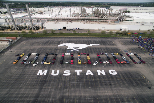 Jubiläum: Produktion des zehnmillionsten Ford Mustang im Flat Rock Assembly Plant in Michigan. 