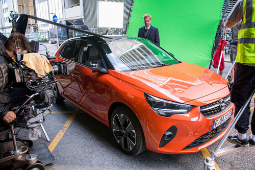 Jürgen Klopp bei Dreharbeiten für den TV-Spot zum Opel Corsa-e.