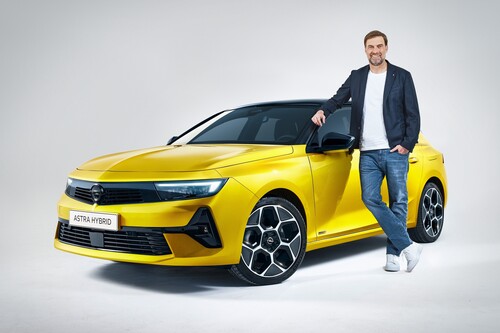 Jürgen Klopp mit Opel Astra Hybrid.