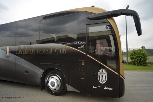 Juventus ist auf Goodyear-Busreifen Marathon Coach unterwegs.