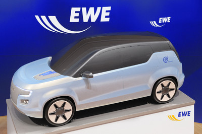Karmann und der Elektrokonzern EWE stellen 2010 ihr Elektroauto E3 vor. 