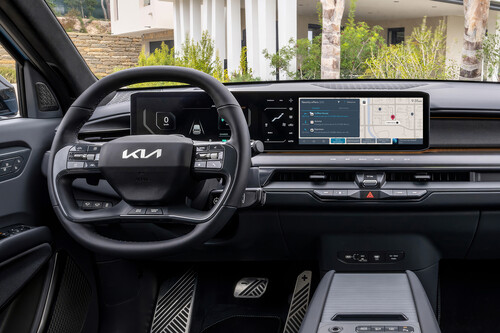 Kia bietet mit 4-screen dem Fahrer Zugang zu standortbezogenen Services.