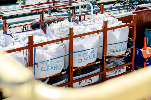 Kias Partner „The Ocean Cleanup“ fischt 55 Tonnen Plastik aus dem Pazifik.