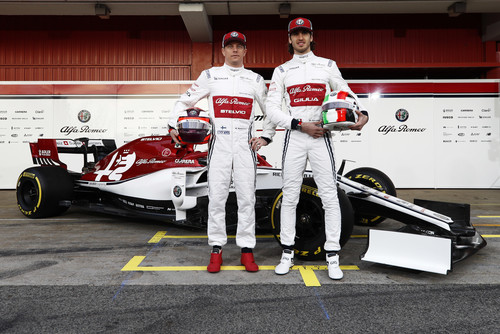 Kimi Räikkönen (l.) und Antonio Giovinazzi pilotieren den Alfa Romeo C38.