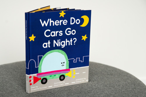 Kinderbuch „Where Do Cars Go at Night?“.