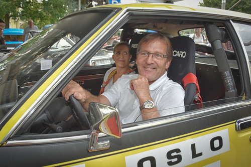 Klassikertreffen an den Opelvillen 2017: Ex-DTM-Pilot und Le Mans-Sieger Jockel Winkelhock im Opel Commodore B GS/E von 1974.