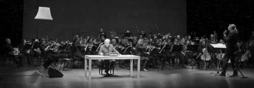 Klaus Maria Brandauer in der Autostadt mit dem Deutschen Filmorchester Babelsberg.