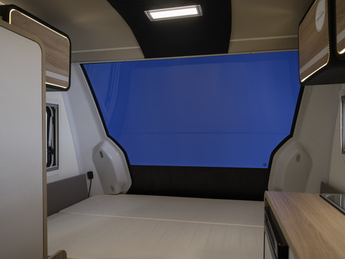Knaus Concept Travelino Skyview mit abdunkelbarem Bugfenster.