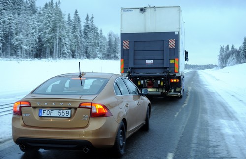 Kolonnen-Testfahrt auf der Versuchsstrecke von Volvo in Göteborg.