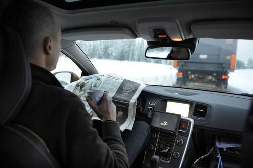 Kolonnen-Testfahrt auf der Versuchsstrecke von Volvo in Göteborg.