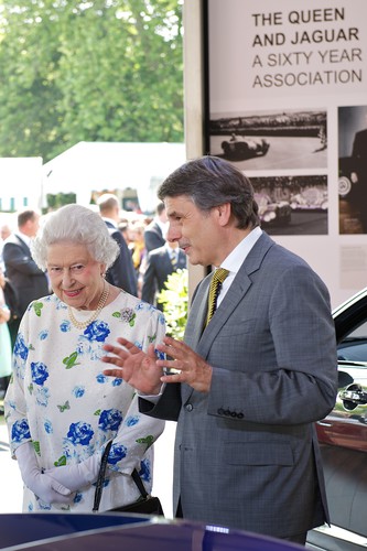 Königin Elisabeth II. und JLR-Chef Dr. Ralf Speth.