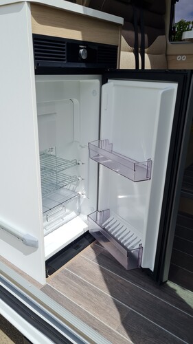Kühlschrank, beidseitig zu öffnen.