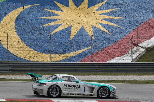 Kundensportteams feierten mit dem Mercedes-Benz SLS AMG GT3 einen Doppelsieg beim Malaysia Merdeka Endurance Race (MMER) in Sepang.
